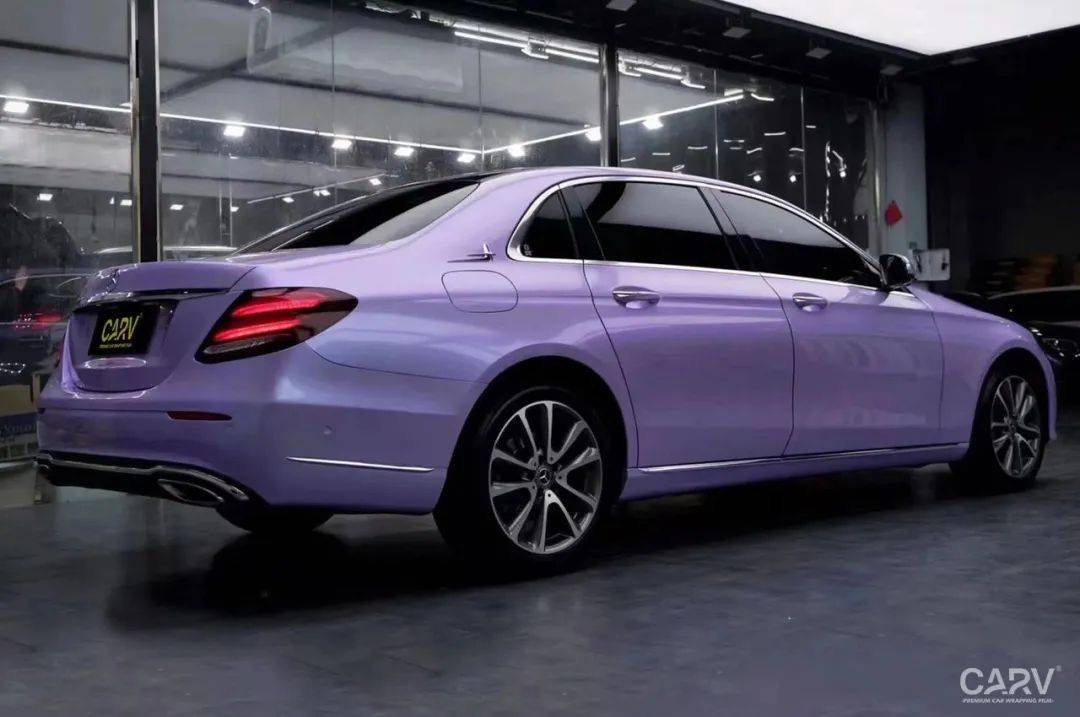 奔驰e300卡孚carv改色膜梦幻银幻紫,这是你们要的梦幻美吗?