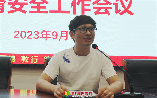 铜山区夹河中学召开德育安全工作暨新班主任拜师活动