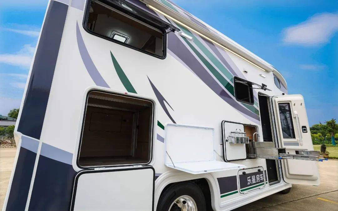 一汽解放底盘新能源混动房车,上绿牌,免购置税,总续航竟能达到1200