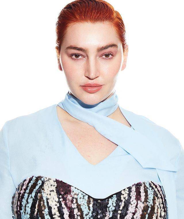 时尚明星 kellee moran 以其独特的魅力和大胆的态度席卷了社交媒体和