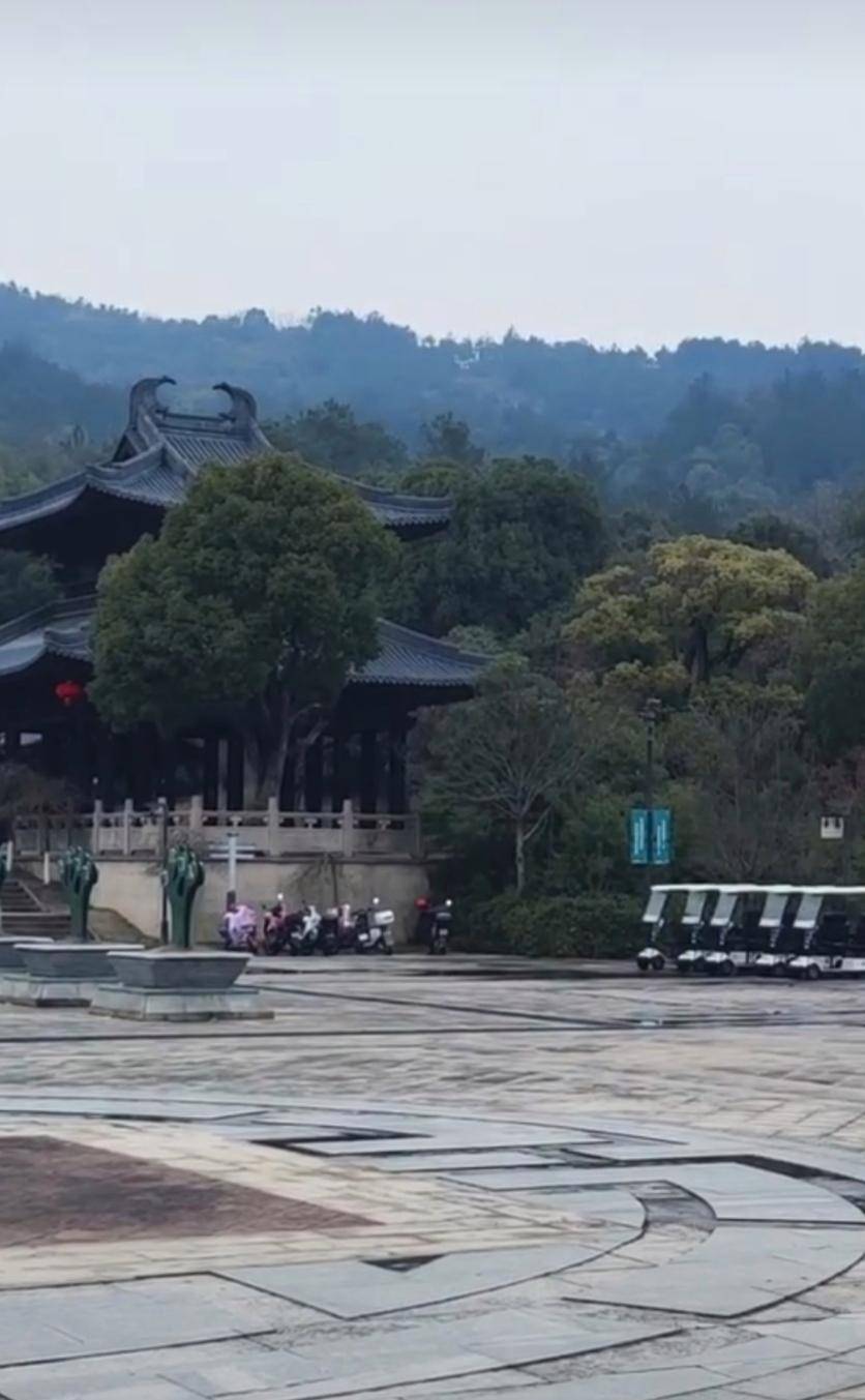 湖州仁皇山风景区令人流连忘返_历史_游客_寺庙