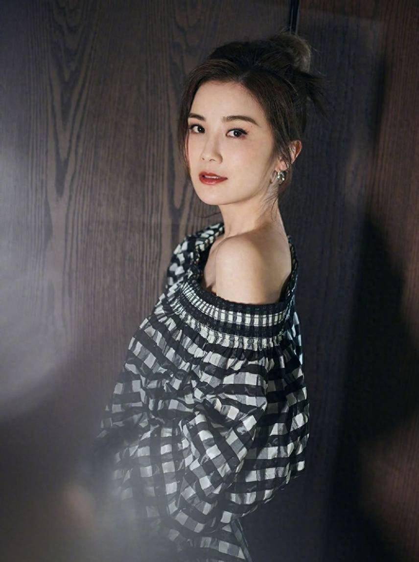 twins,蔡卓妍,钟欣潼联名晒演唱会造型照,元气满满,姐妹情深_照片