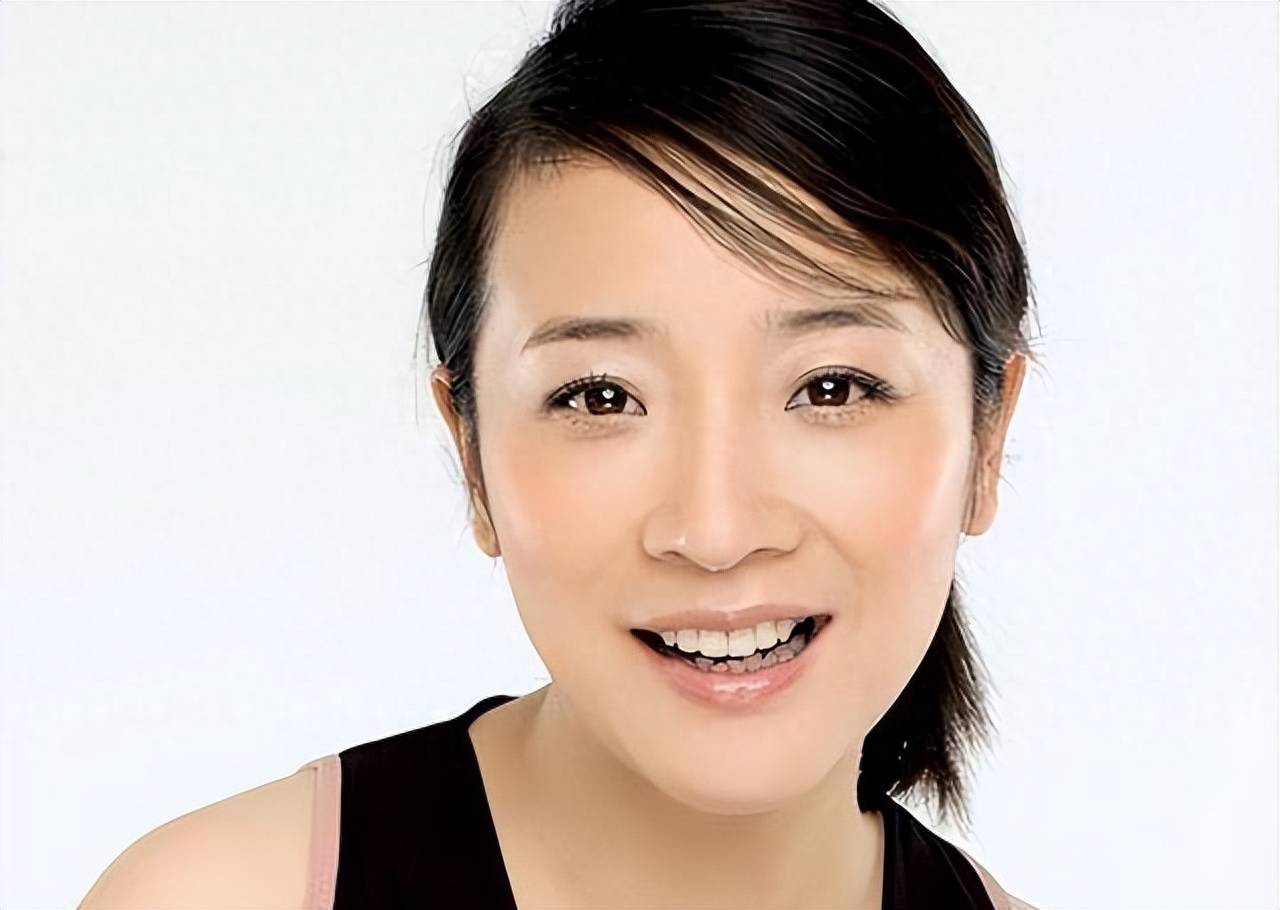 陈小艺:因戏生情爱上导演,甘愿为爱隐退,今相濡以沫25年_中戏_川剧