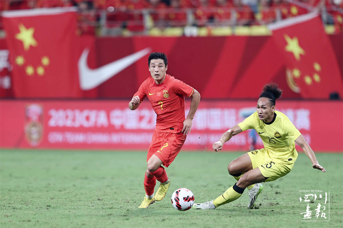 "雄起"响彻凤凰山|1:1 国足时隔30年再战成都_赛事_涂新_四川