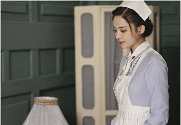 古力娜扎护士装照片,五官精致又可爱,这造型简直绝了_电视剧_剧情
