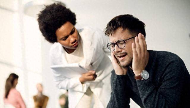 人性的脆弱在电影中体现得淋漓尽致《阴谋》_信息_权力_道德