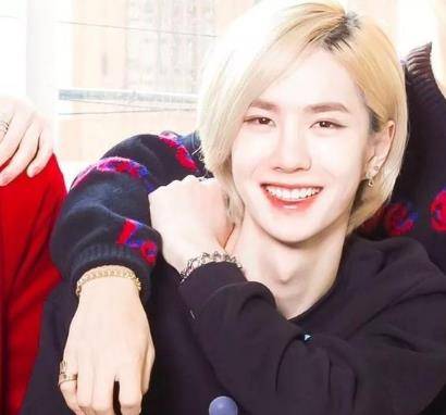 有种整容叫国外出道,lisa王一博没啥,看到张艺兴:幸亏去了_改造_样子