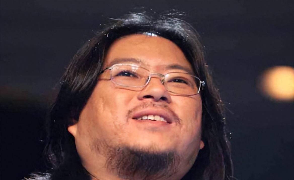 54岁高晓松罕晒自拍照,暴瘦变瓜子脸似华晨宇,疑受刀郎刺激整容_因为