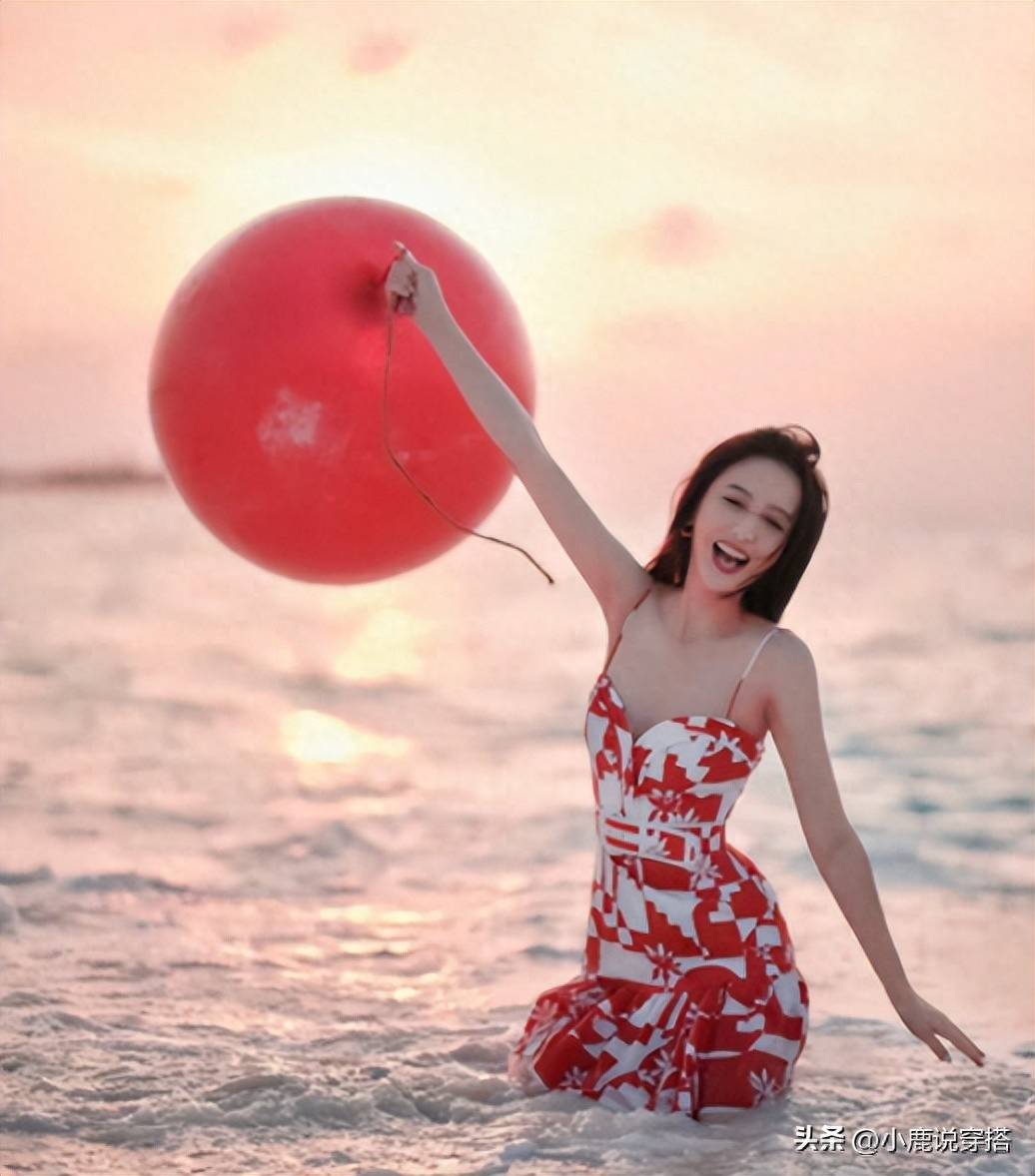 佟丽娅近照曝光,穿低胸裙秀身材,39岁别有韵味_女性_时尚_整体