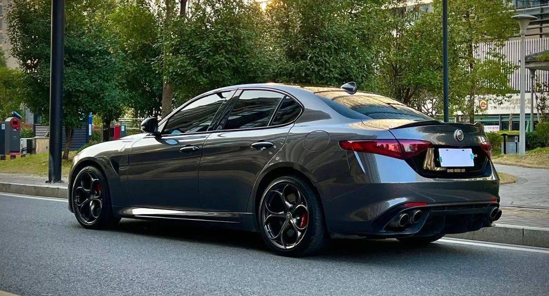 比m3,amg c 63还好玩?花四十几万淘"四门法拉利"是什么体验