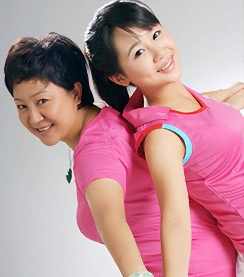 杨紫的母亲身份曝光,居然是我们我熟悉的她,难怪杨紫能大火_马海燕