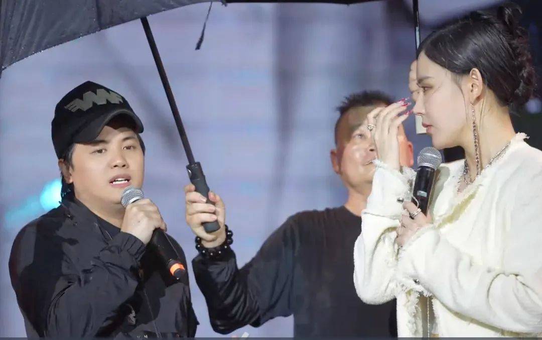 涤旧集团主办的四姐生日会暨群星演唱会活动圆满成功_观众_郑源_直播