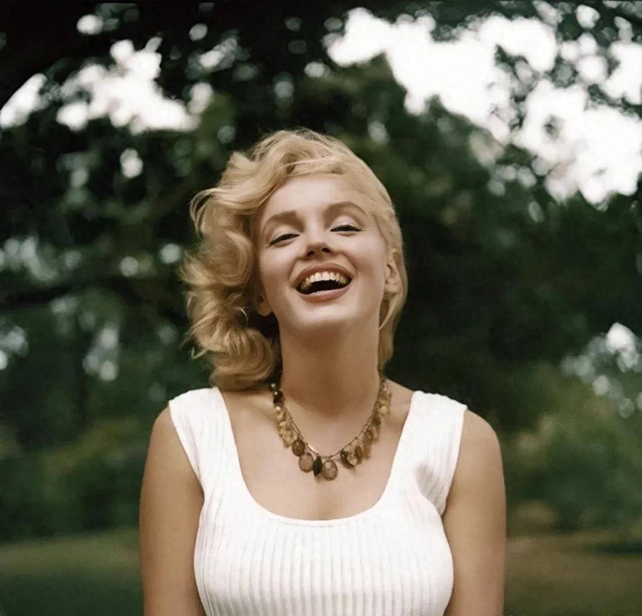 1956年,国外女王和玛丽莲梦露世纪同框,巅峰对决_伊丽莎白_玛格丽特