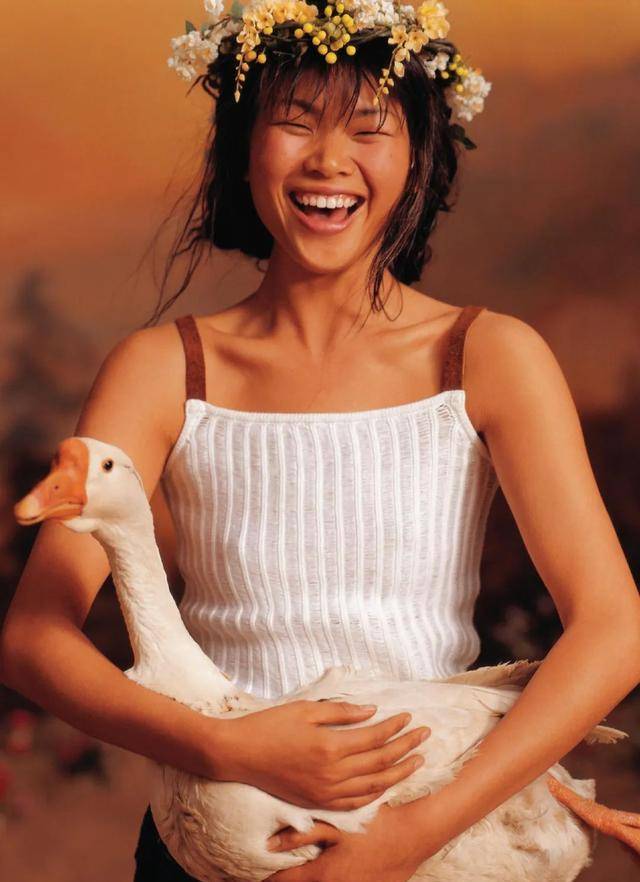 倪妮:清理了衣橱,更喜欢卸妆的自己_造型_因为_表演