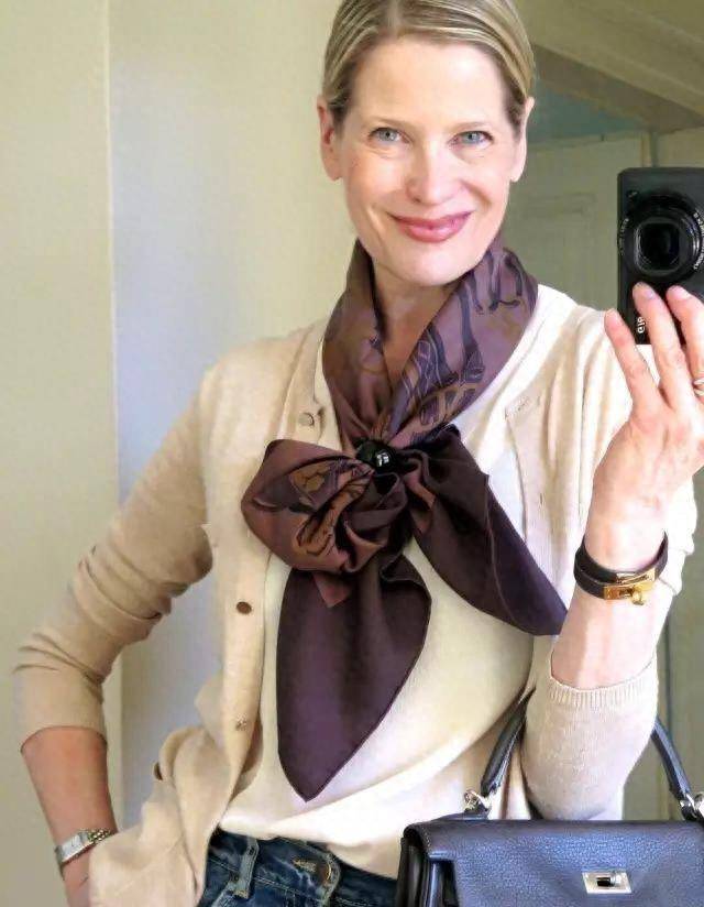 为什么我们大妈的丝巾会显土气?