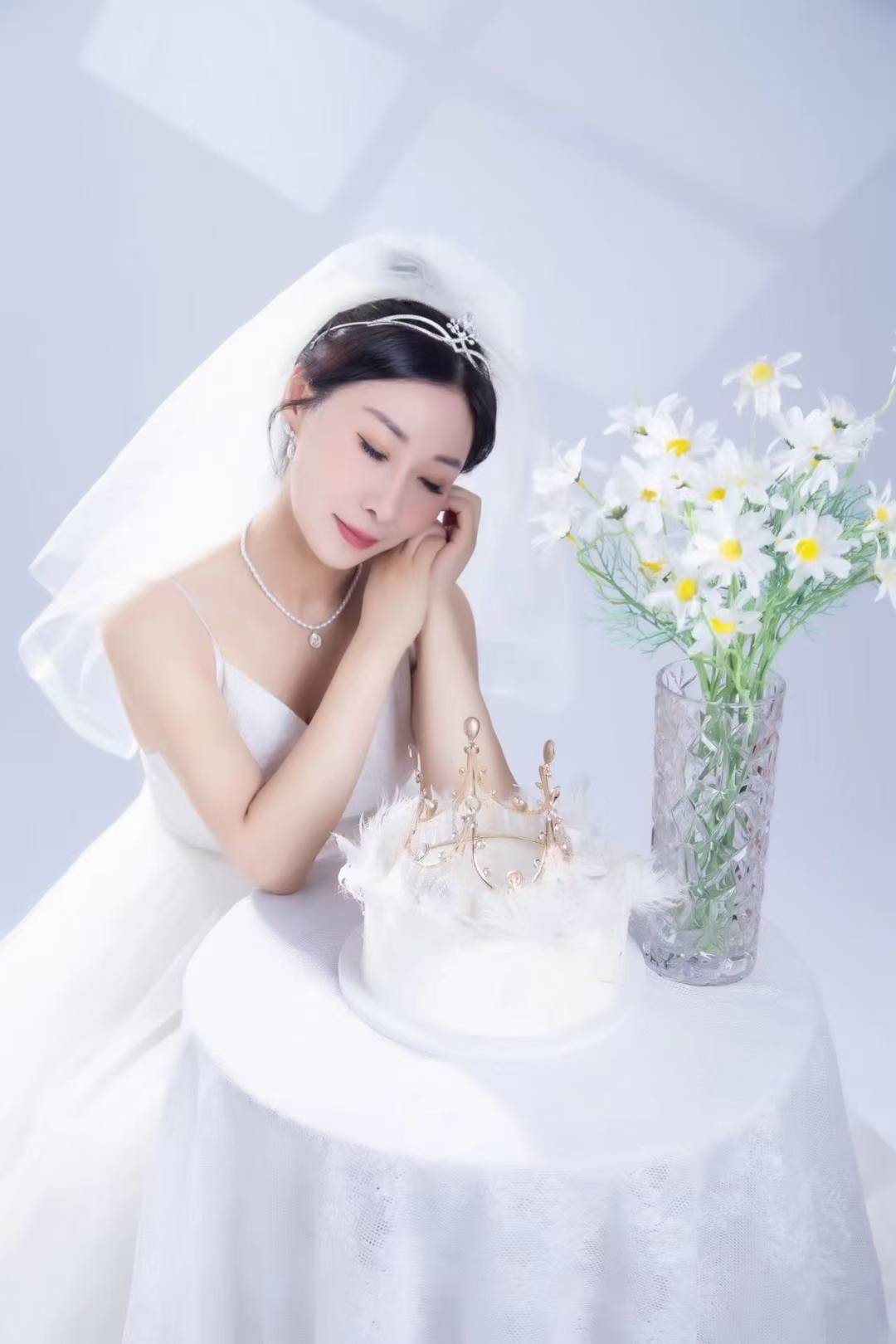 王菲菲她从早到晚都在推销五粮液酒及剑南春酒,潇洒