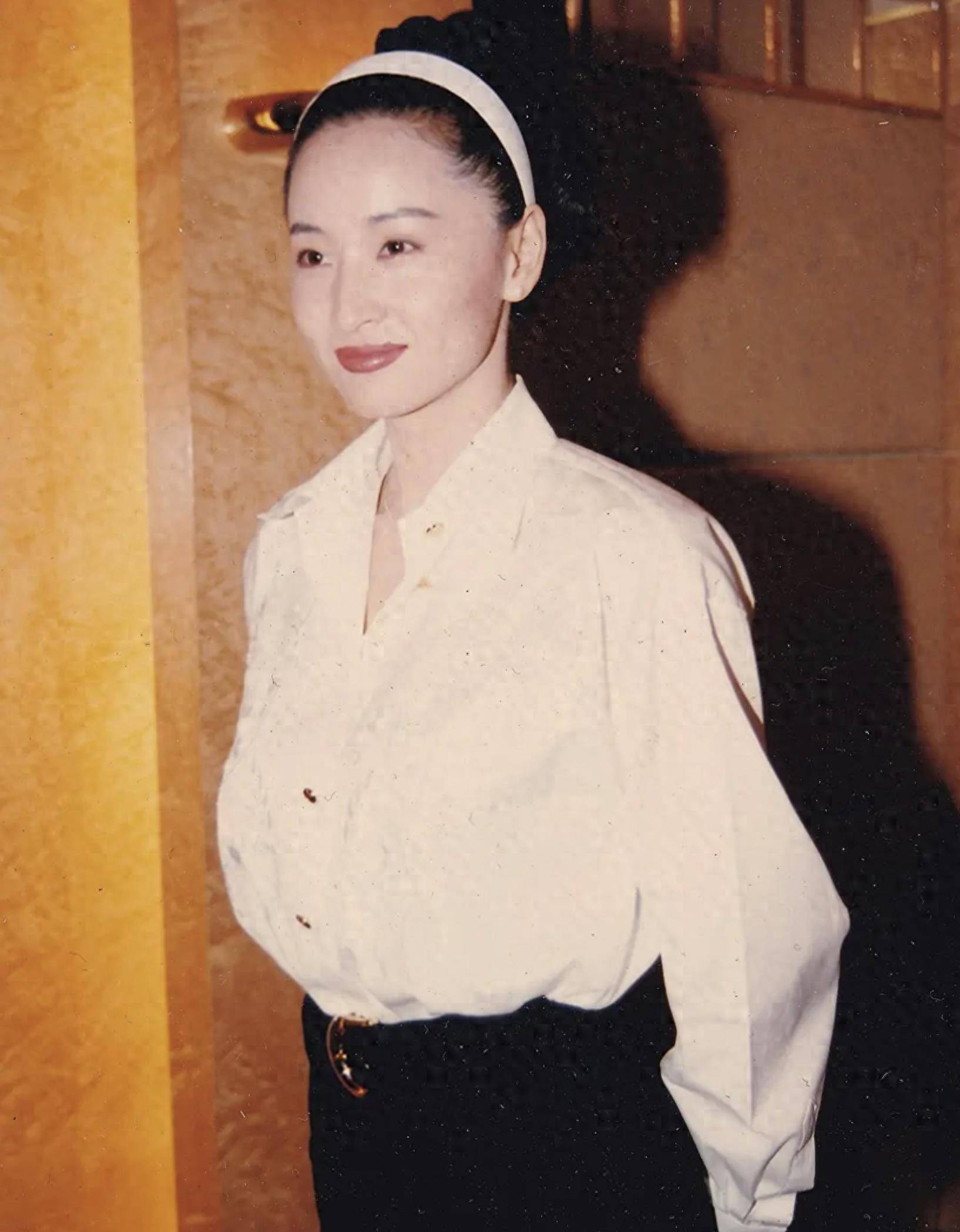 于莉,曾迷倒过张艺谋,也让马景涛伤到心碎,如今60岁却孤身一人_表演