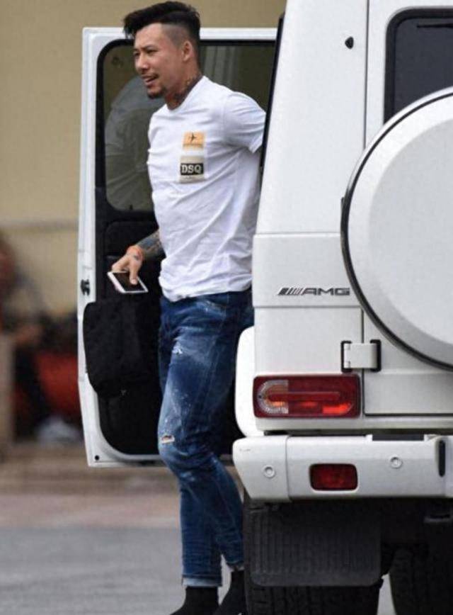 郑智的豪车有点多?赵明剑豪车让人哭笑不得_保时捷_总价值_法拉利