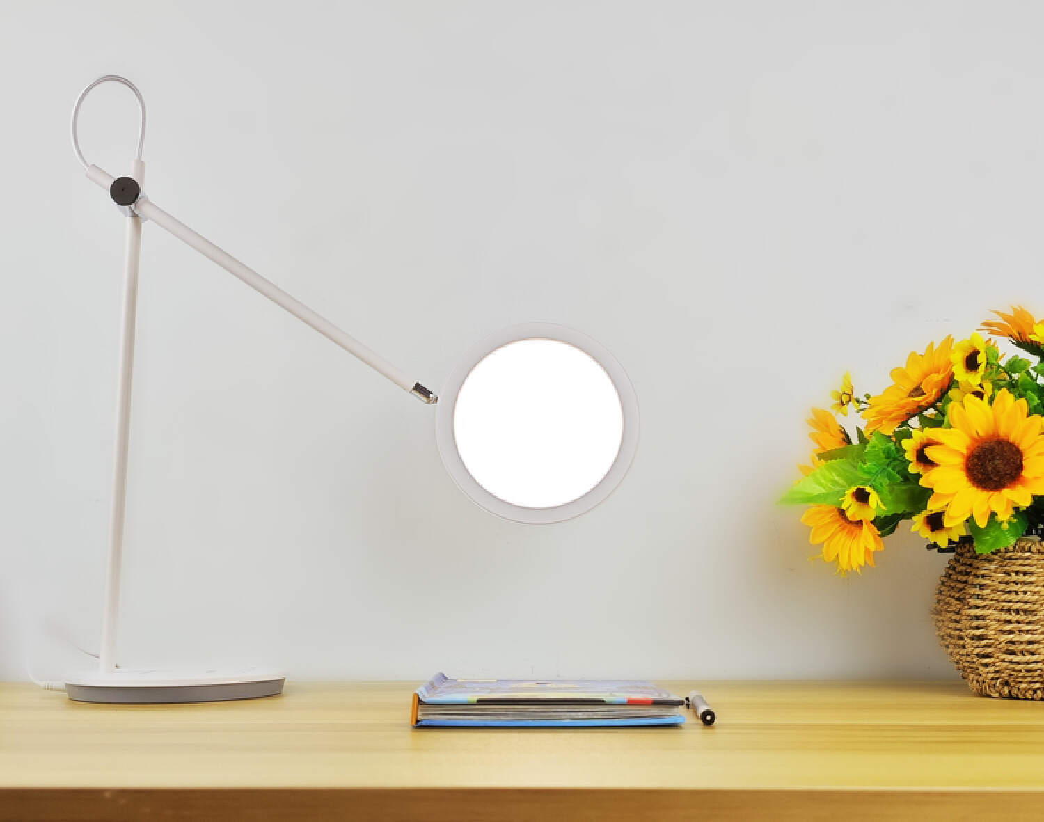 无眩光、无可视频闪,书客护眼灯L1体验,99.8%还原自然光