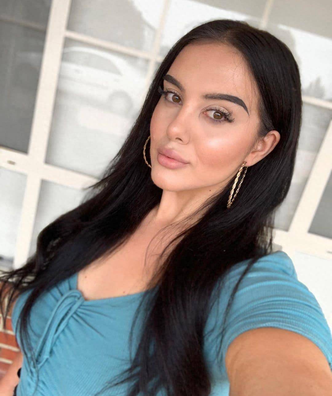 她身材高挑,身材姣好,是澳洲著名模特_时尚_澳大利亚_拉里萨