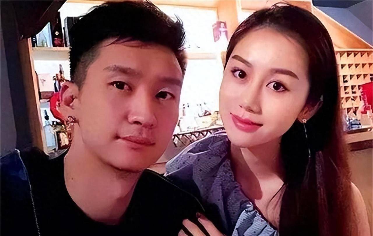 尽管在当年,因为孙悦的倨傲和古晨的沉默,这段三角恋的其中纷纭错杂仍