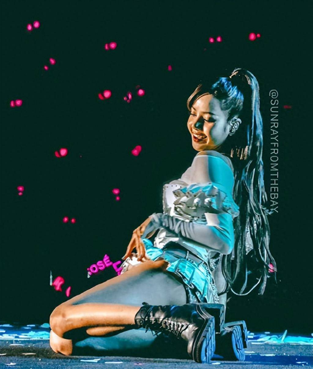 lisa疯马秀造型曝光,疯马官方回应遭嘲,顶层爱豆跳脱衣舞成笑话_表演