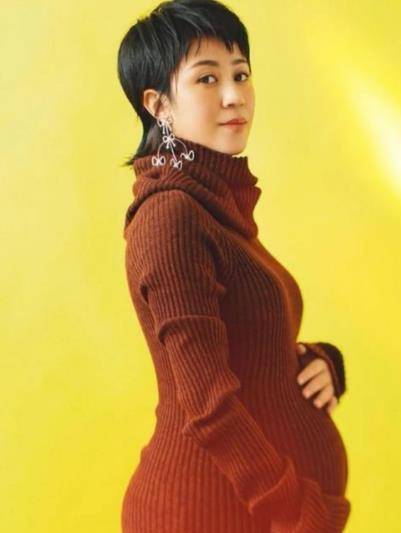 马丽晒儿子背影照,自曝产子后极度恋家,见不到儿子就会想哭_孩子