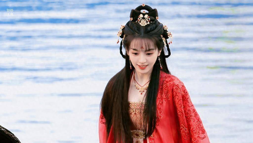 《大奉打更人》剧照:王鹤棣翩翩少年,田曦薇软萌,刘奕君加盟!