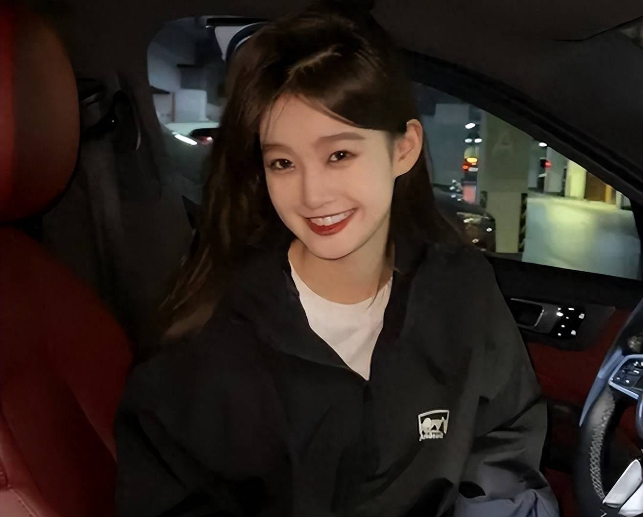 王思聪新女友小羽"飞升"引热议,豪掷60w送亲爹宝马车_生活_阿飞_交往