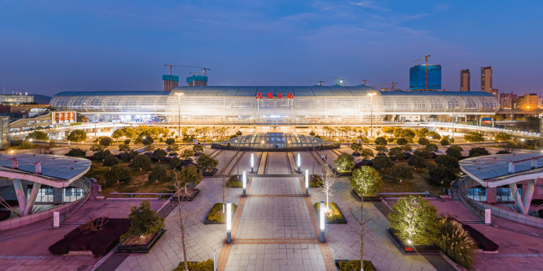 3公里就是无锡东站,周边环绕高浪路高架,新华路高架