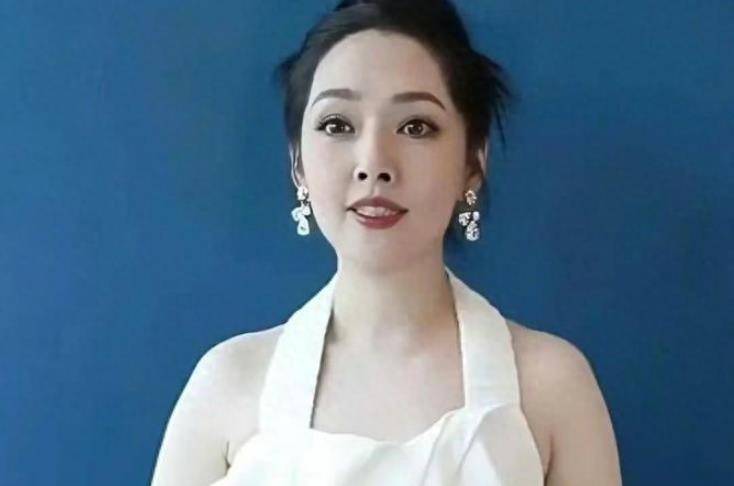 郭碧婷向佐暗黑系走红毯!