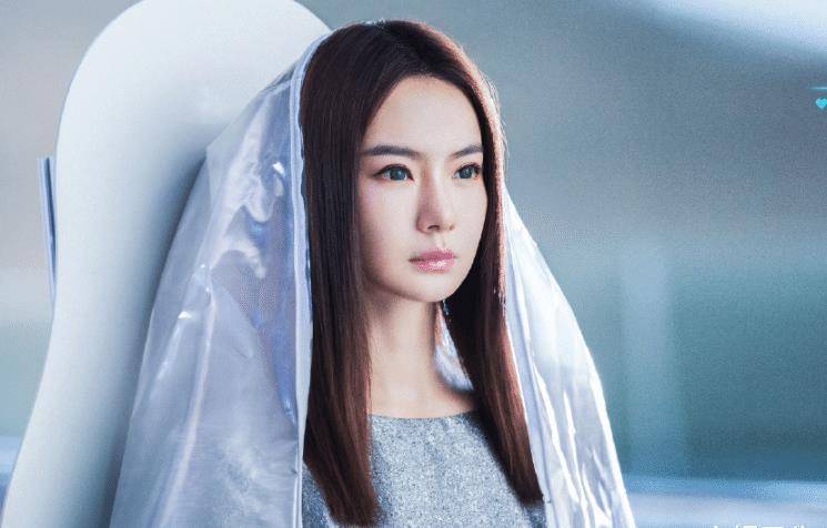 戚薇终于又官宣新剧,科幻剧中变成机器人,男主观众再熟悉不过!