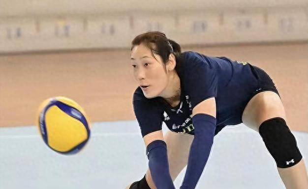 同是远赴海外打球,舆论却是冰火两重天,女排朱婷这次输得彻底_丁霞