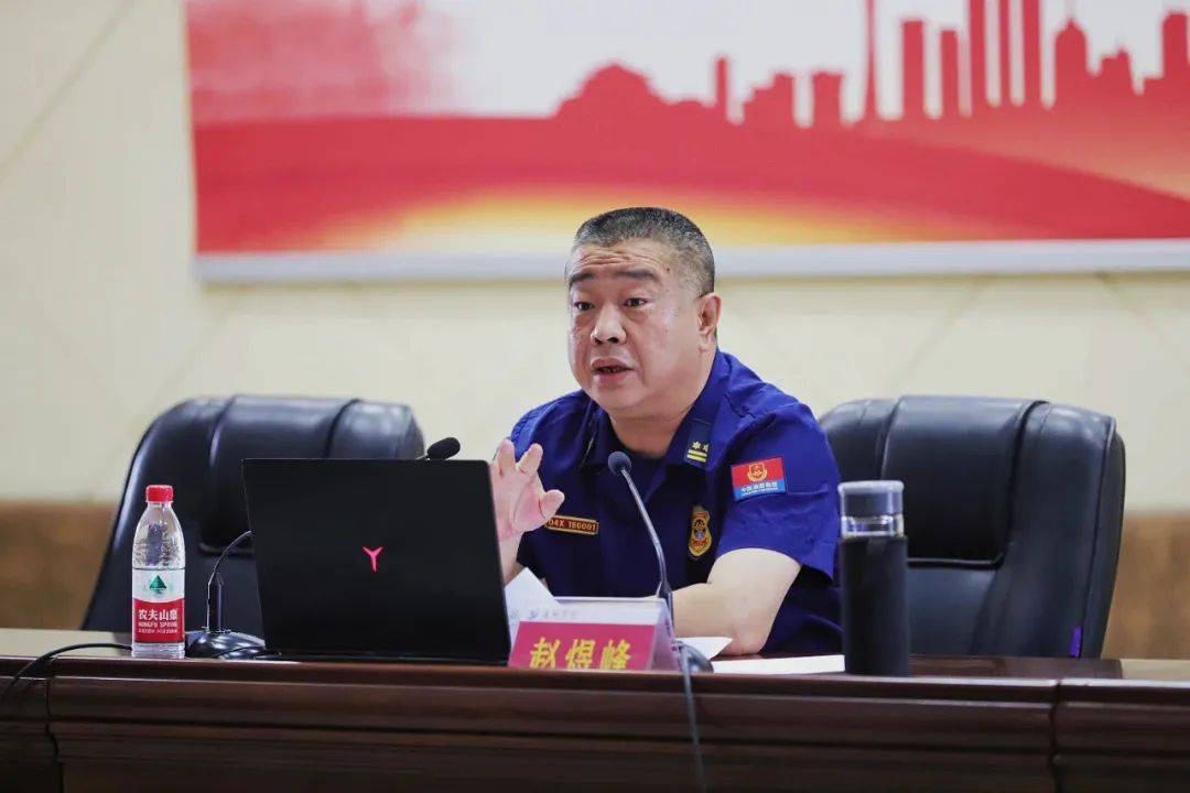 山西省运城市消防救援支队支队长赵煜峰深入运城学院为大学生授课