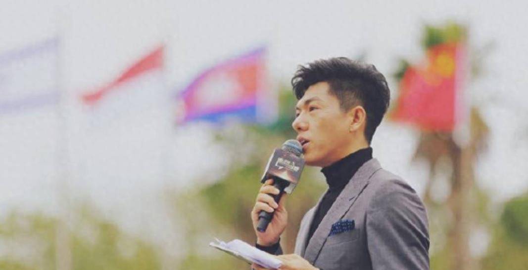 冯硕:从内蒙古走出的著名主持,当过5省主持人对家乡一往情深_中央电视