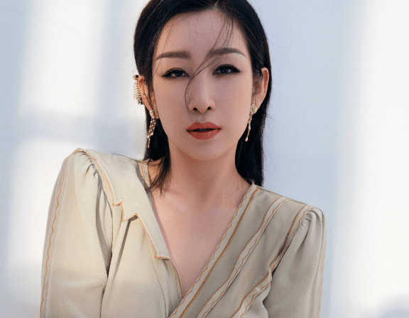 电影成功夺得影后,还跟章子怡是同学,如今早已家喻户晓_秦海璐_观众