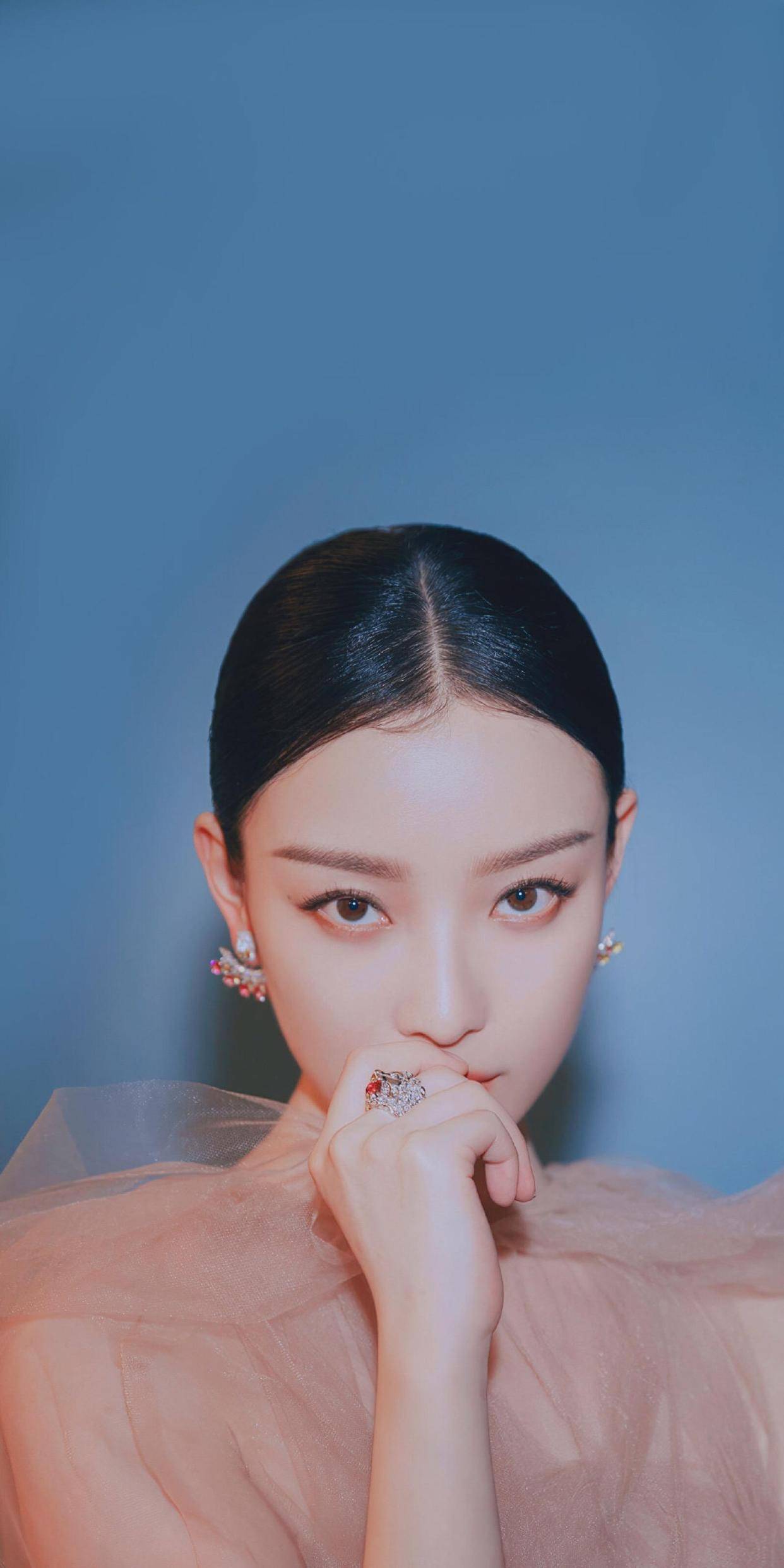 参加了《金陵十三钗》的试镜,获得了张艺谋的赏识,出演了女主角"玉墨"