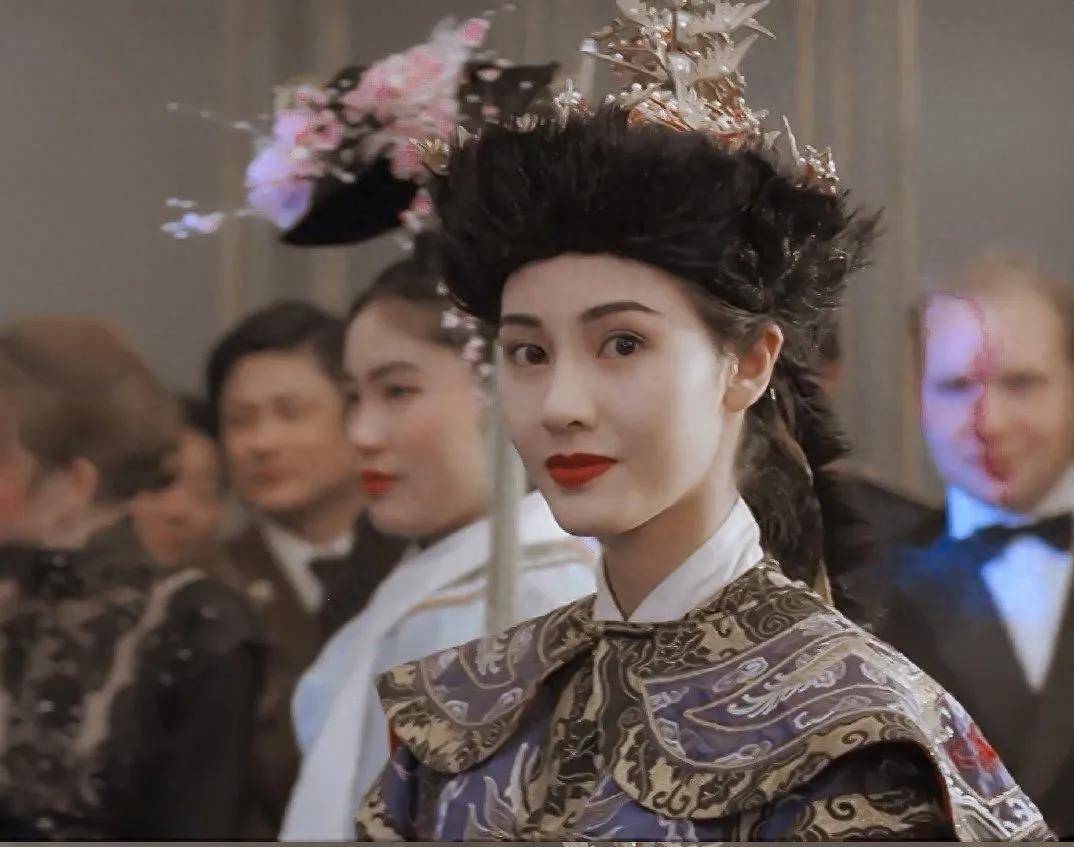 港风壁纸头像:李嘉欣最美的三个造型,伶俐高贵冷艳气质的美人_面目