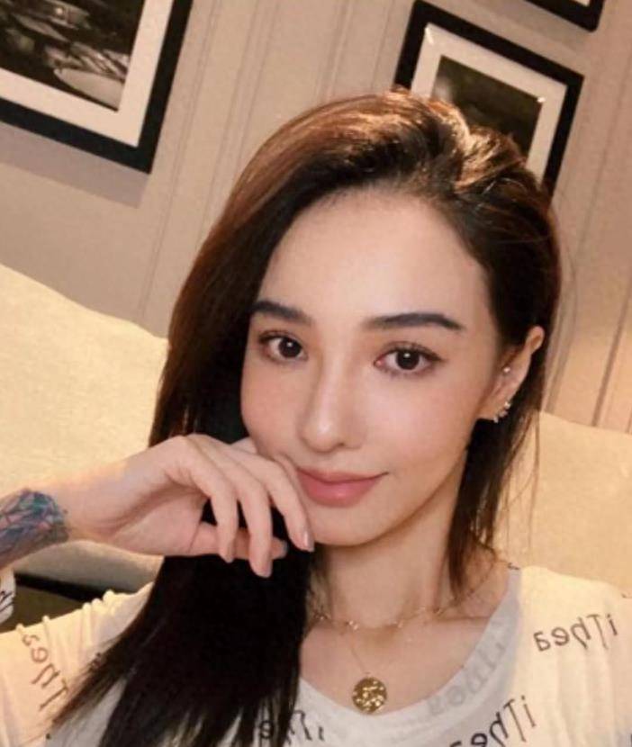 44岁欧弟深夜宿醉意难平,流落街头不回家_欧迪_郑云灿_网友