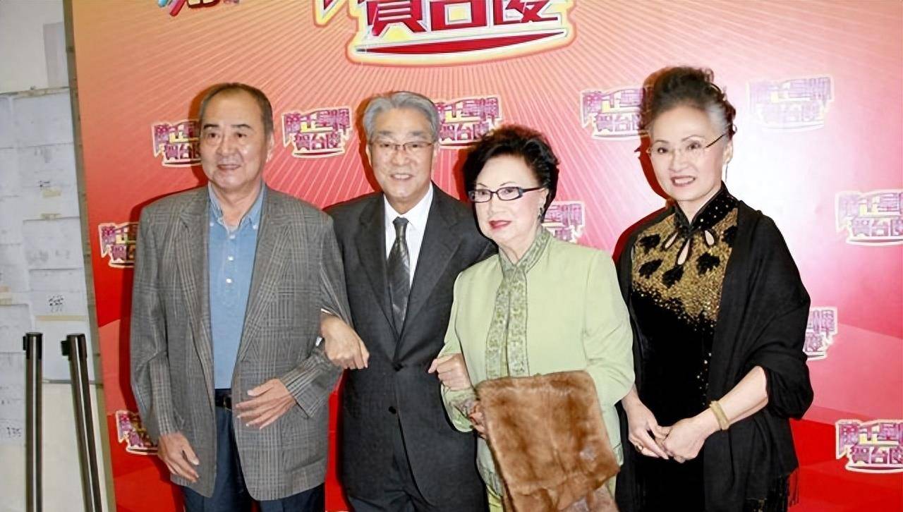 为陪病妻推戏约,每天锻炼不连累子女_周聪_妻子_谢贤