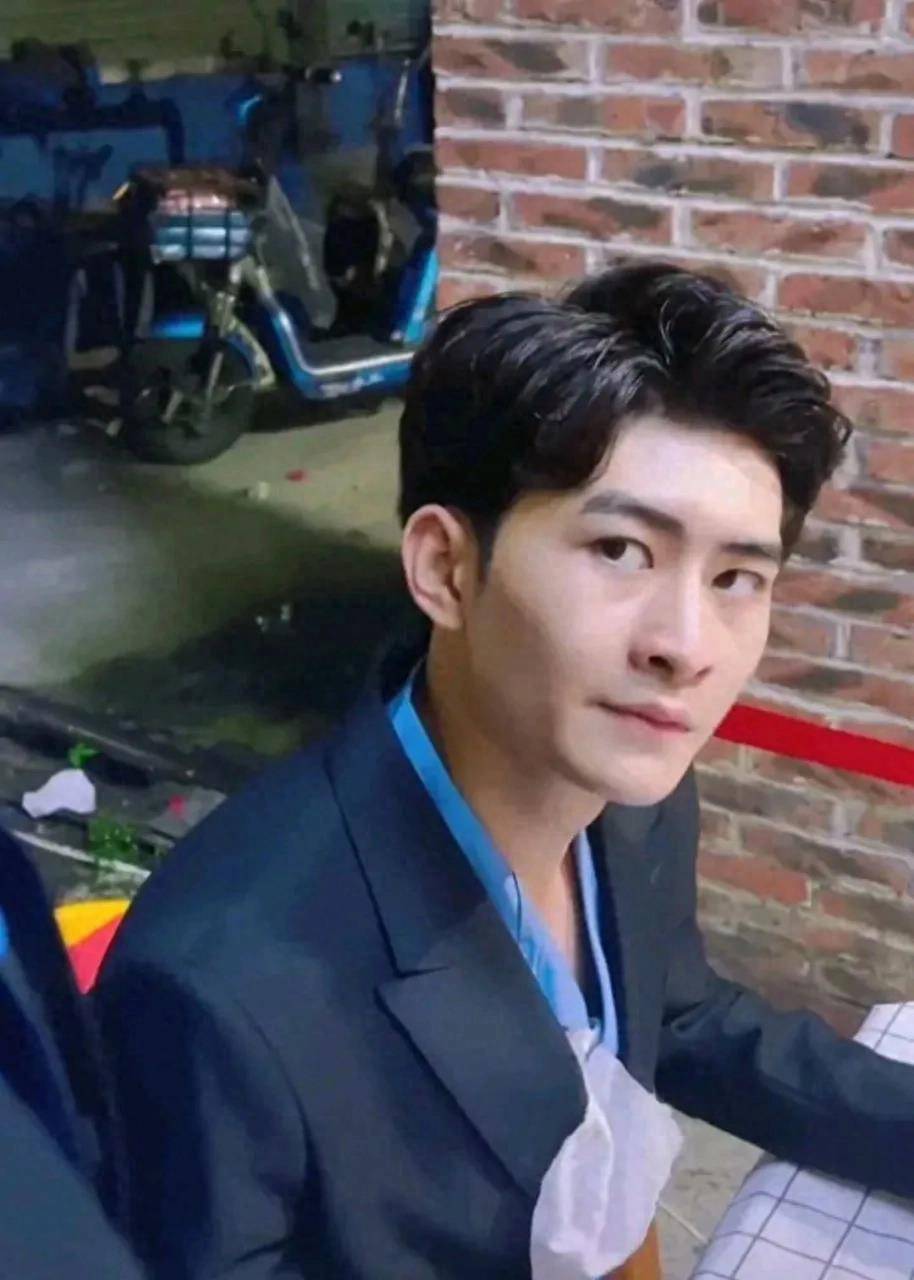 以为张翰进厂打螺丝了呢_小伙子_普通人_佛山