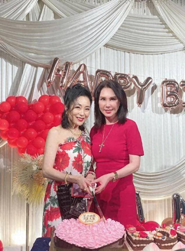 "黄蓉"魏秋桦65岁生日众星云集!