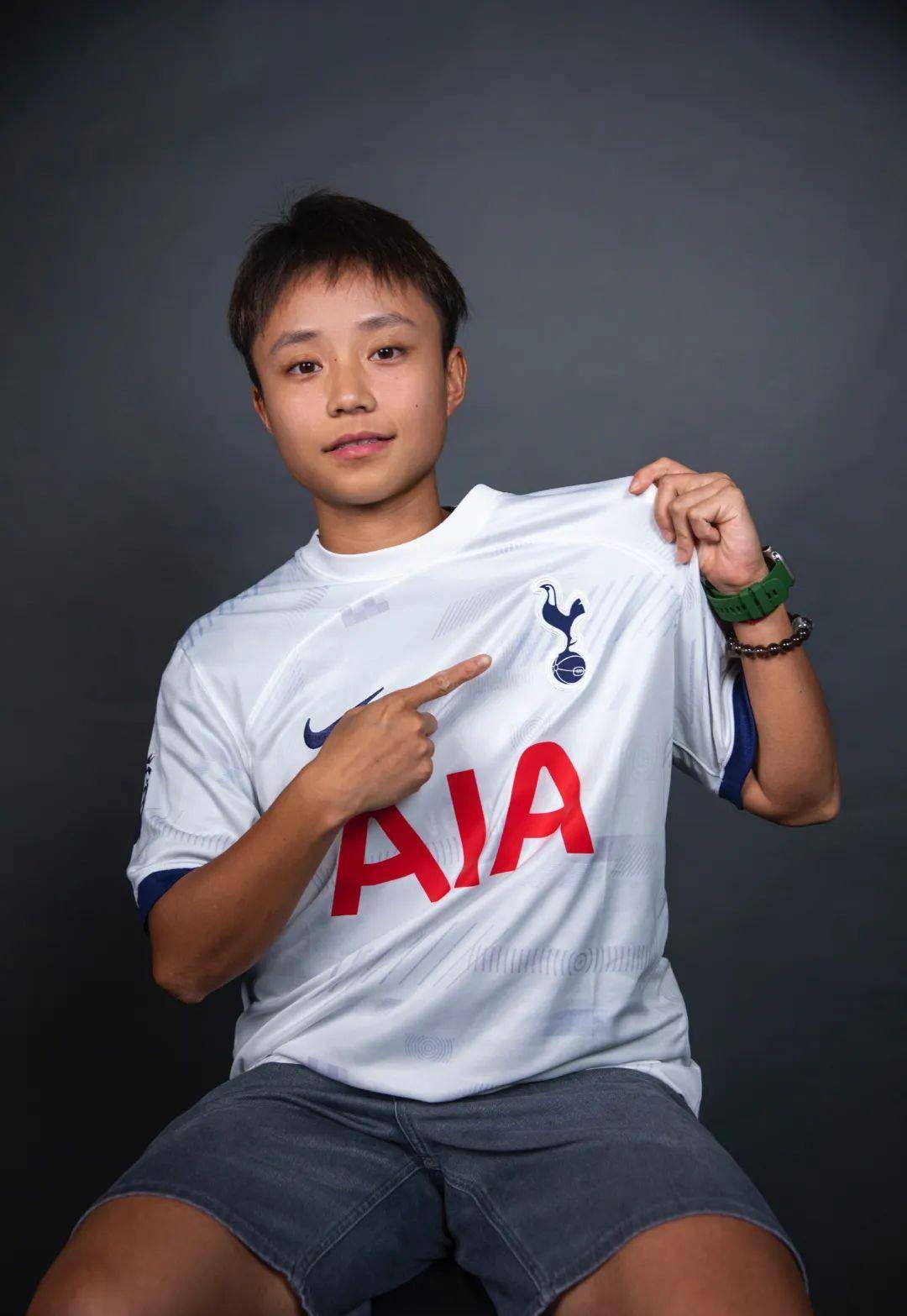 2022年7月,张琳艳租借加盟苏黎世草蜢足球俱乐部,近一年时间,她代表