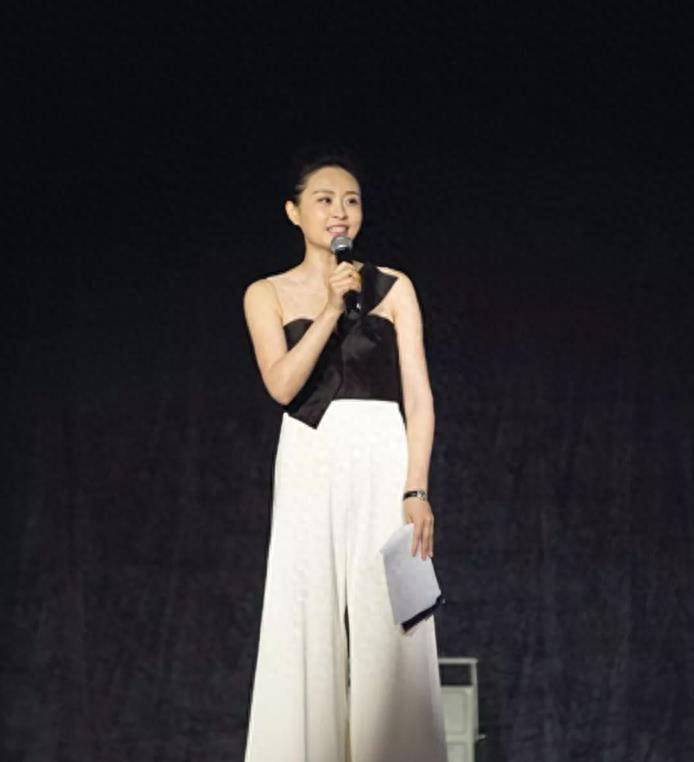 温州主持人叶琼官宣离职,自爆收入不增反降,辞去事业编家人反对_工作