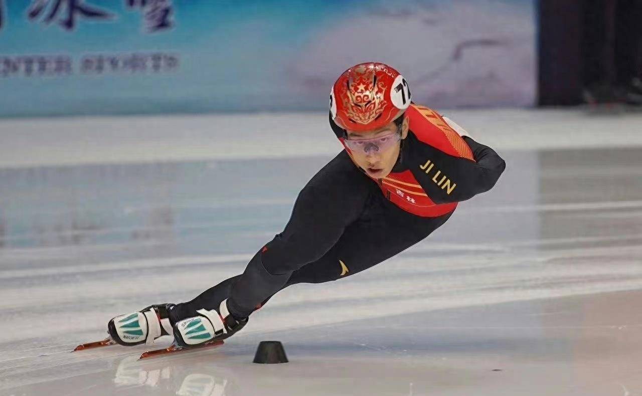 短道速滑精英联赛首站 孙龙1500米摘金 接力赛林孝埈刘少林精彩对决