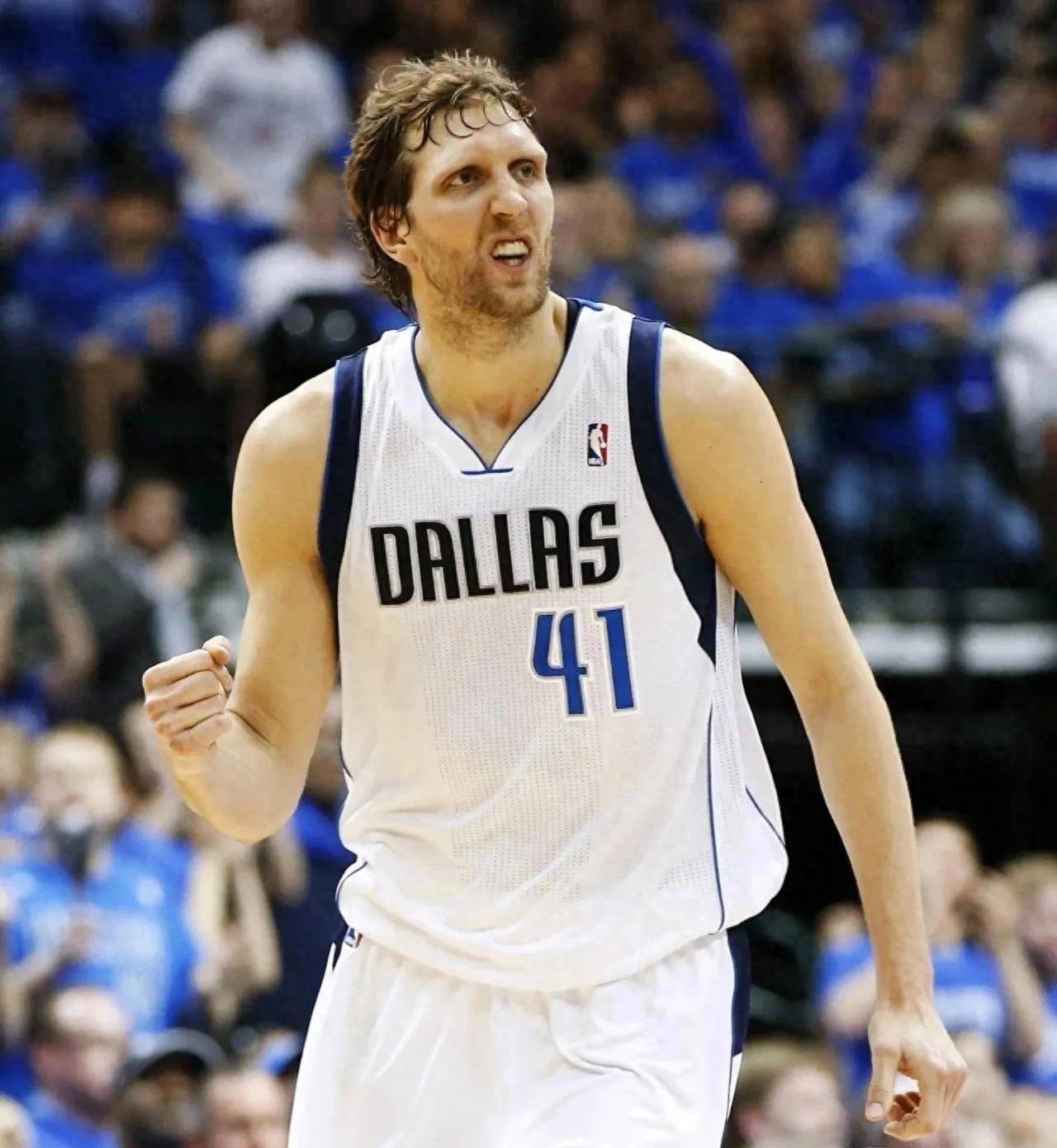 第三名:诺维茨基伦纳德可以说是真正的攻防一体大魔王,凭借着攻防两端