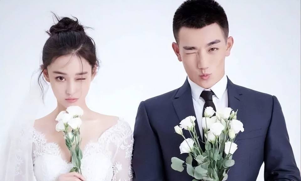张馨予夫妇丽江游,何捷蹲地拍美照,5年军婚恩爱如初_网友_照片_云南