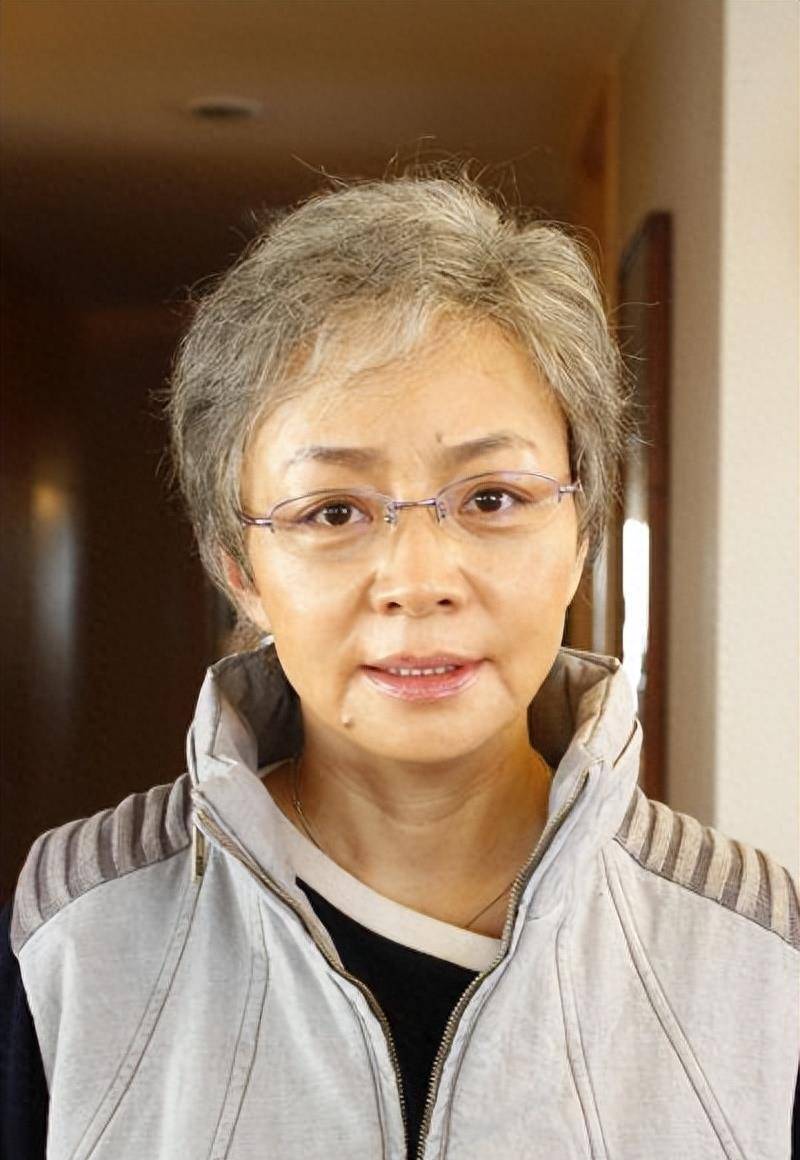 同是英达的基因,宋丹丹儿子和梁欢儿子一对比,差距就出来了!