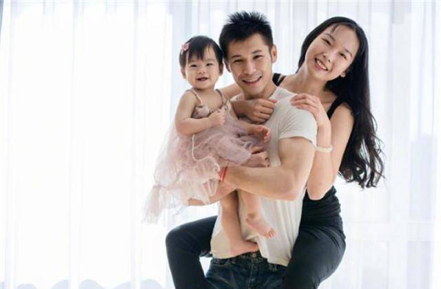 因长得帅被富婆倒追,如今身家过亿成人生赢家_张成龙_赵紫嫣_运动