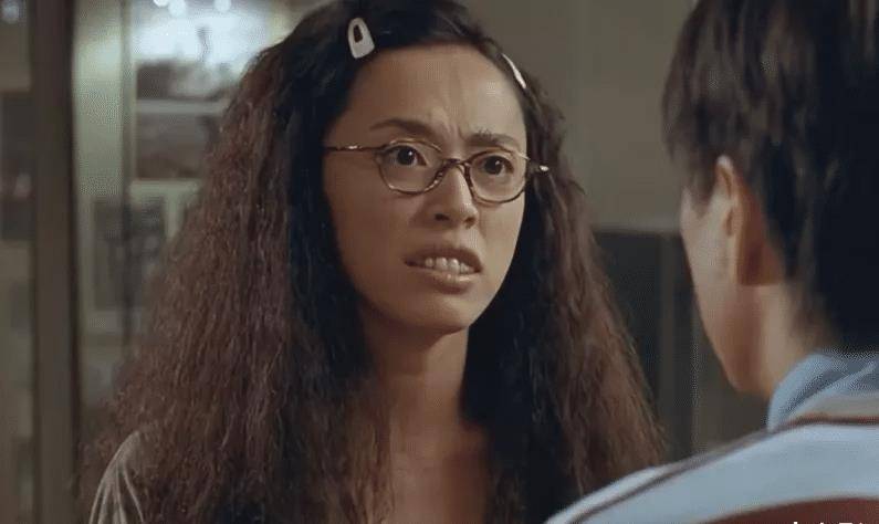 "丑女"大变身,丑是真丑,美也是真美,看得人虎躯一震_化妆_丑小鸭_美女
